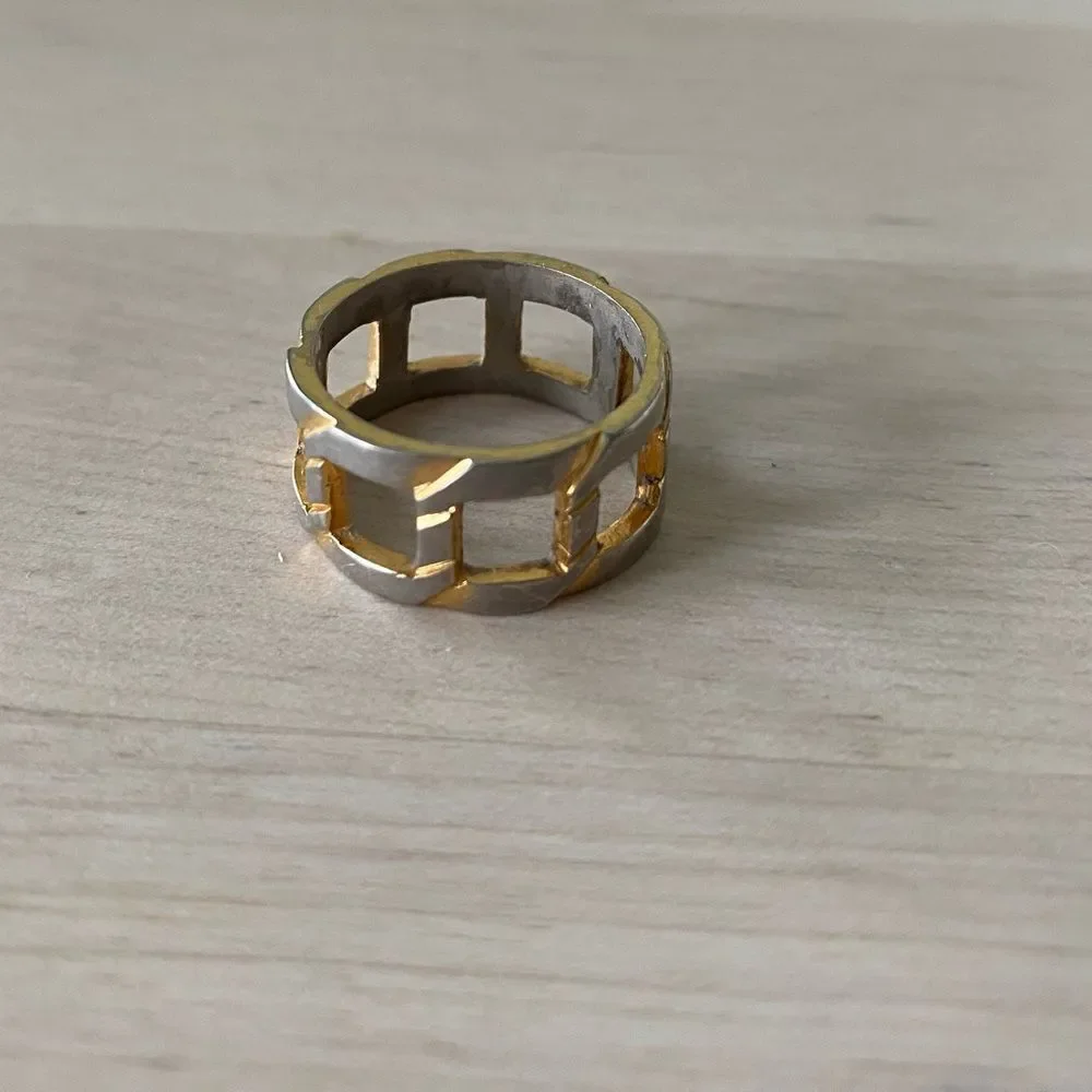 Contemporary Chain Patterned Ring